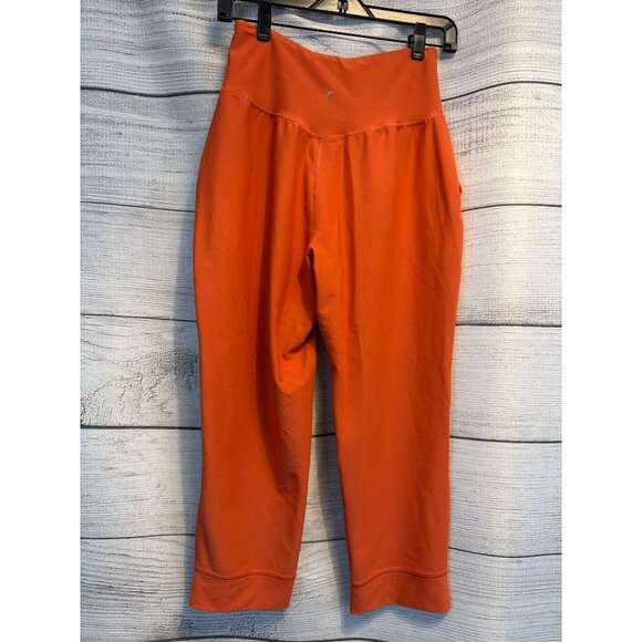 Old Navy High Waisted Powersoft Capri Joggers Size M - Picture 3 of 3